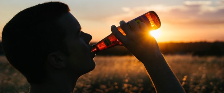 Problem alkoholowy wśród młodzieży – na te objawy należy zwrócić uwagę